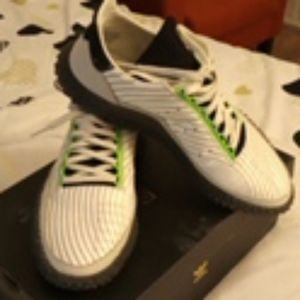 Sneakers (adidas Kamanda)